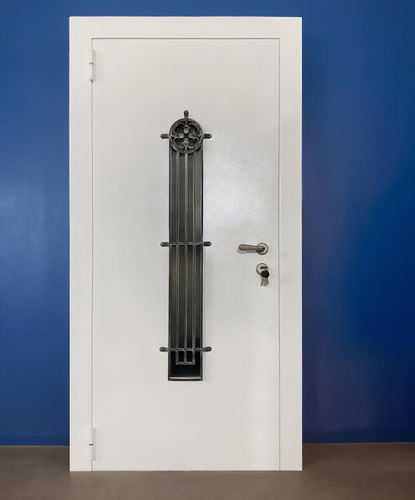 Дверь белого цвета Дверь белого цвета