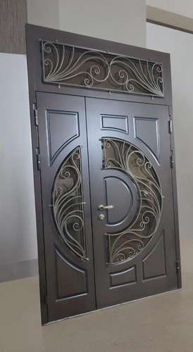 С коваными решетками С коваными решетками