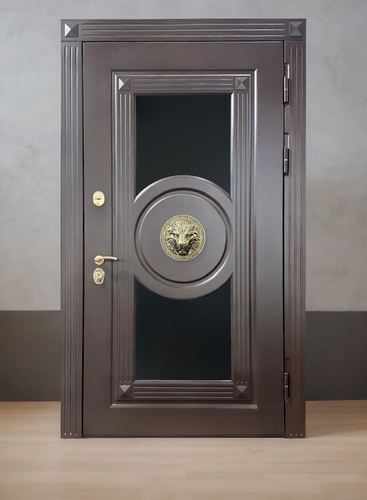 С чеканкой в виде льва С чеканкой в виде льва