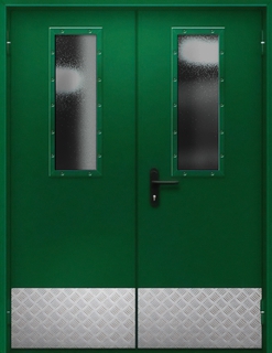 Двустворчатая зеленая огнестойкая дверь с остеклением и отбойниками Двустворчатая зеленая огнестойкая дверь с остеклением и отбойниками