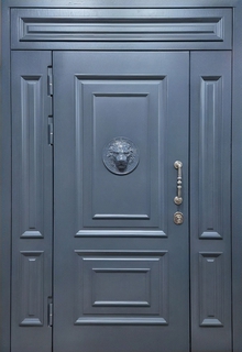 Входная группа с терморазрывом, декором «голова льва» и окрашенными панелями МДФ RAL серый