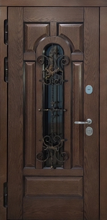 Стальная термодверь с кованой решеткой, стеклопакетом и отделкой из массива