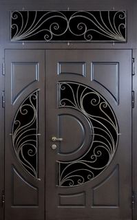 Полуторная термодверь с фрамугой, фигурными стеклами и ковкой (отделка МДФ) Полуторная термодверь с фрамугой, фигурными стеклами и ковкой (отделка МДФ)